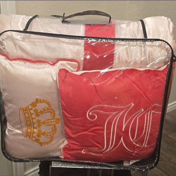 Juicy Couture Home The Rose Collection 5-Piece Full/Queen Designer Bed Set - Picture 5 of 5